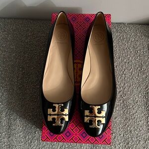 Authentic brand new in box Tory Burch black patent flats size 7